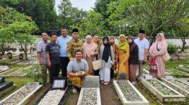 Presidium KAHMI Romo Syafii Ziarah ke Makam Prof Lafran Pane di Yogyakarta. (Dok. Tim Media Gerindra) 
