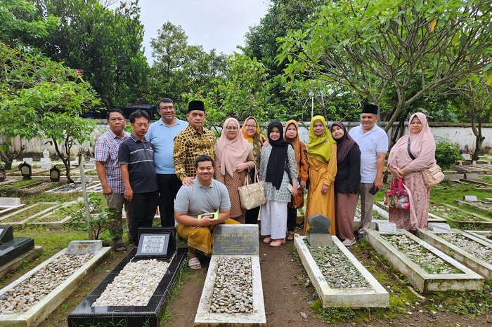 Presidium KAHMI Romo Syafii Ziarah ke Makam Prof Lafran Pane di Yogyakarta. (Dok. Tim Media Gerindra) 