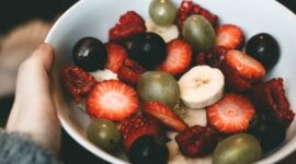 Buah-buahan rendah kalori dan kaya akan serat, sehingga dapat membantu menjaga berat badan yang sehat. (PexelsLisa Fotios)