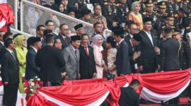 Menteri Pertahanan Prabowo Subianto menghadiri acara HUT ke-77 Polri mendampingi Presiden Joko Widodo. (Dok. Tim Media Prabowo Subianto)