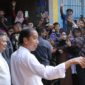 Menteri Pertahanan Prabowo Subianto mendampingi Presiden Joko Widodo (Jokowi) blusukan ke Pasar Grogolan, Pekalongan. (Dok. Tim Media Prabowo Subianto)