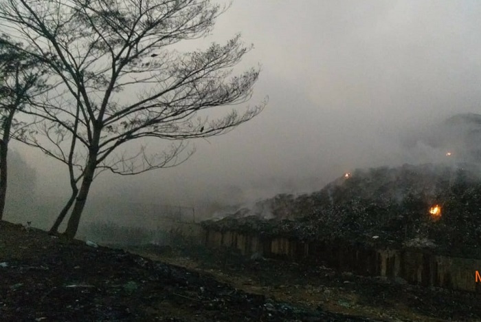 Kebakaran di Tempat Pembuangan Akhir (TPA) Jalupang. (Dok. BPBD Kabupaten Karawang)