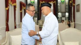 Foto : Ketua BNSP, Syamsi Hari, dan Gubernur Sumatera Barat, Mahyeldi, bersama Kadisnakertrans Nizam Ul Muluk membahas langkah konkret untuk meningkatkan sertifikasi kompetensi di Sumbar, (29/12/23). (Doc.Ist)