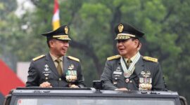 Menteri Pertahanan Prabowo Subianto menerima penganugerahan jenderal bintang 4 dari Presiden Joko Widodo. (Dok. Tim Media Prabowo)