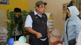 Deputi Kerawananan Pangan dan Gizi Bapanas, Nyoto melakukan pemantauan di Pasar Bantul dan Pasar Prawirotaman, DIY. (Dok. Badanpangan.go.id)