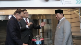 Presiden Prabowo Subianto bertemu PM Malaysia Anwar Ibrahim di Menara Kembar Petronas, Kuala Lumpur. (Dok. Tim Media Prabowo)