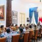 Presiden RI Prabowo Subianto menerima kunjungan para pengusaha dari grup-grup besar Korea Selatan di Istana Merdeka. (Facebook.com @Setkab RI)