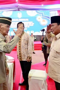 Halal Bi Halal Purnawirawan TNI AD dan Keluarga Besar TNI – Polri, Prabowo Semeja dengan Try Sutrisno